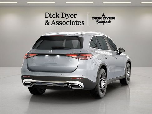 Used 2025 Mercedes-Benz GLC 300 4MATIC image 12