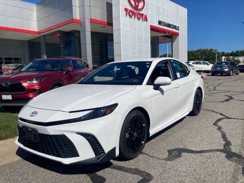 New 2026 Toyota Camry SE image 1
