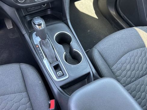 Used 2020 Chevrolet Equinox LT image 16