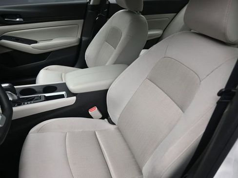 Used 2025 Nissan Altima 2.5 SV image 19