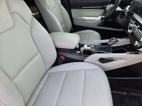 Used 2025 Kia Telluride S image 19