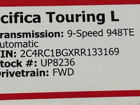 Used 2024 Chrysler Pacifica Touring-L FWD image 40