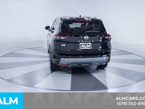 Used 2026 Nissan Rogue SL FWD image 8