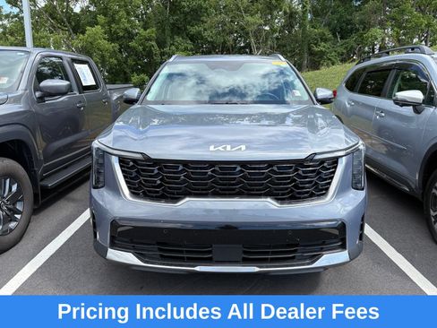Used 2025 Kia Sorento S FWD image 2