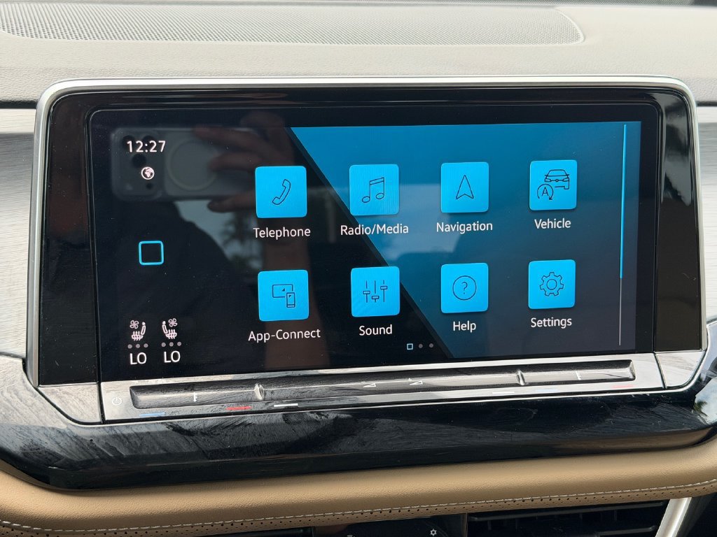 Used 2024 Volkswagen Atlas Cross Sport SE FWD image 21