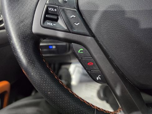 Used 2016 Hyundai Veloster Turbo FWD image 18