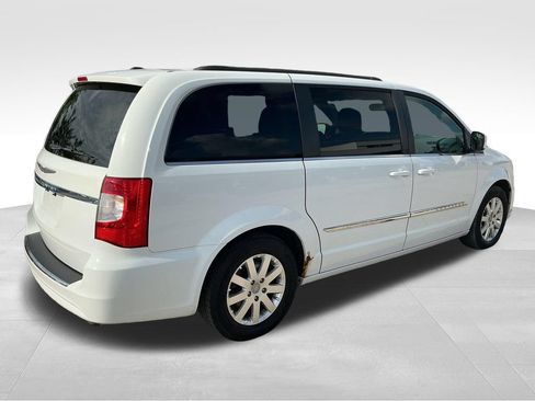 Used 2015 Chrysler Town & Country Touring FWD image 6