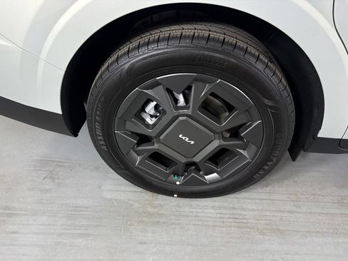 New 2026 Kia Carnival EX FWD image 11