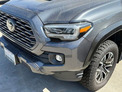 Used 2021 Toyota Tacoma TRD Sport w/ Technology Package image 16