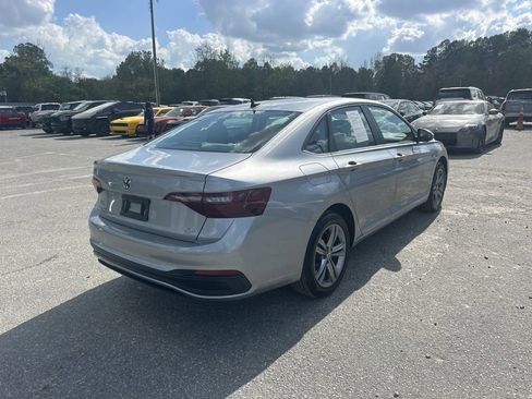 Used 2024 Volkswagen Jetta SE image 5