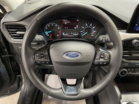 Used 2022 Ford Escape SE w/ Cold Weather Package image 16