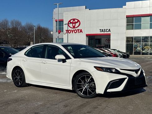 Used 2023 Toyota Camry SE image 1