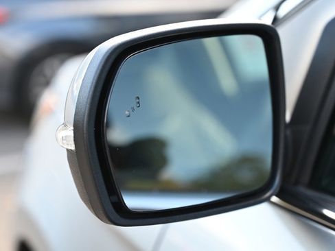 Used 2024 Ford Edge Titanium image 11