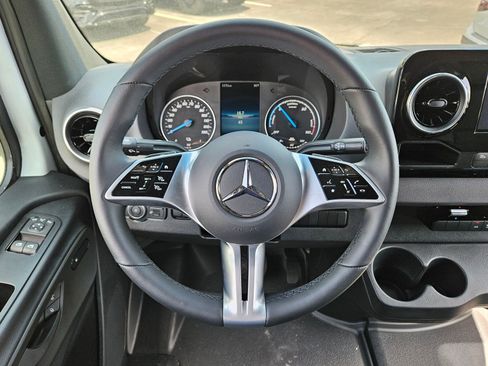 New 2024 Mercedes-Benz eSprinter 170 Cargo image 12