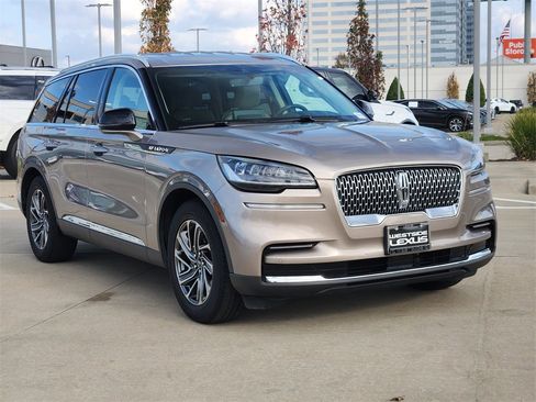 Used 2021 Lincoln Aviator 2WD image 3