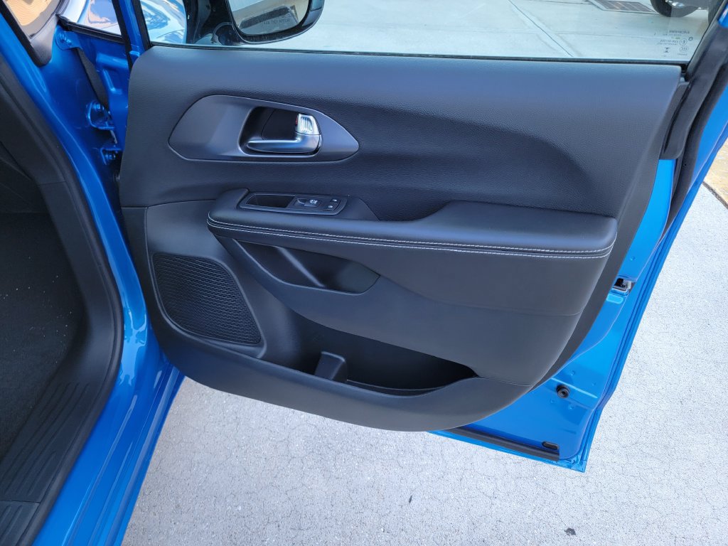 New 2026 Chrysler Pacifica Select FWD image 14