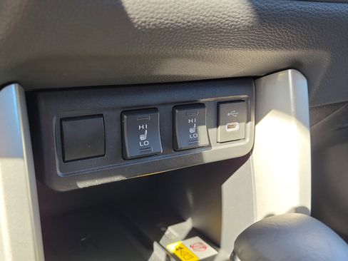 Used 2023 Toyota Corolla Cross XLE image 20