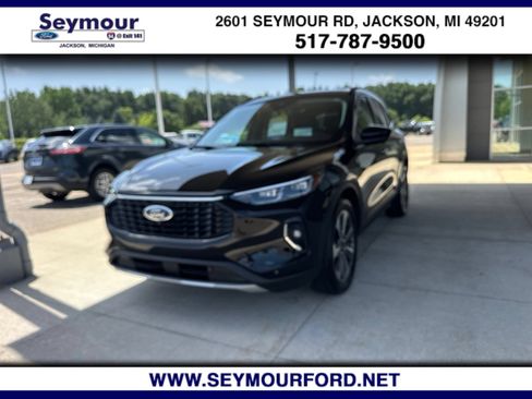 Certified 2023 Ford Escape Platinum w/ Premium Technology Package AWD/4WD image 1