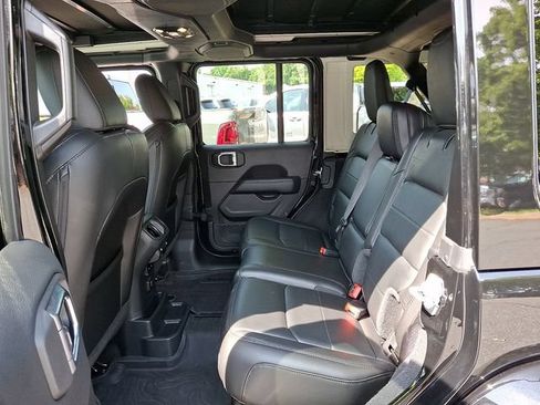 Used 2023 Jeep Wrangler Unlimited Sahara AWD/4WD image 10