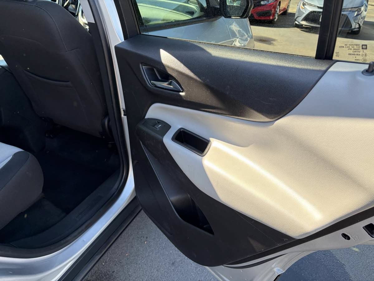 Used 2019 Chevrolet Equinox LS w/ LS Convenience Package AWD/4WD image 25