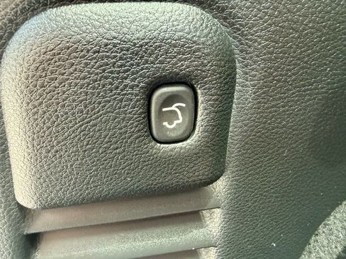 Used 2018 Jeep Grand Cherokee Altitude AWD/4WD image 16