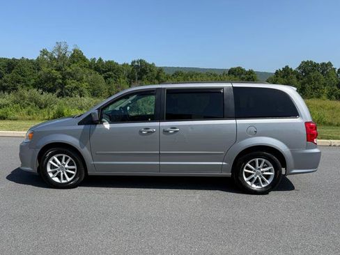 Used 2016 Dodge Grand Caravan SXT w/ Rear Park Assist Package FWD image 5
