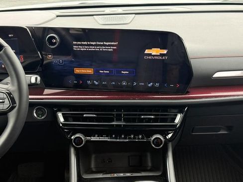New 2026 Chevrolet Traverse RS w/ LPO, Floor Liner Package FWD image 9