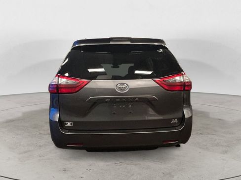 Used 2020 Toyota Sienna LE image 4