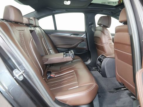 Used 2023 BMW M550i xDrive image 15