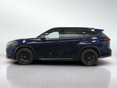 Used 2025 Toyota Highlander XSE AWD/4WD image 2