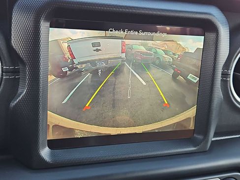 Used 2021 Jeep Wrangler Unlimited Sahara w/ Cold Weather Group image 27