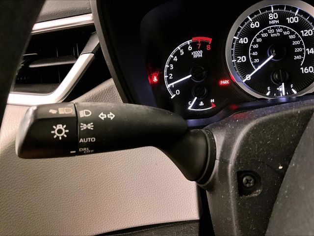 Used 2021 Toyota Corolla LE FWD image 30