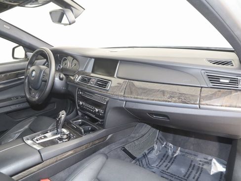 Used 2013 BMW 750i xDrive image 45