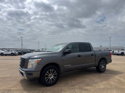 Certified 2022 Nissan Titan SV RWD image 10