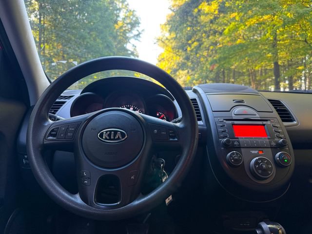 Used 2010 Kia Soul + FWD image 9