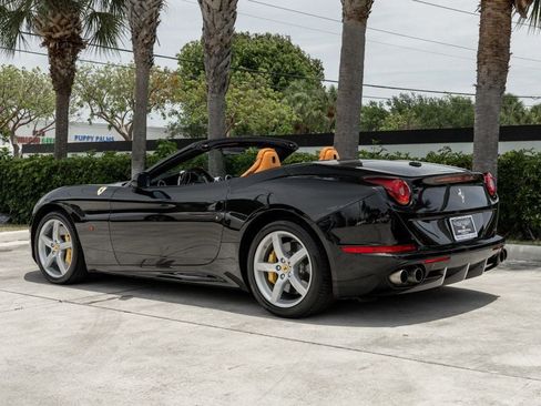 Used 2015 Ferrari California T RWD image 4