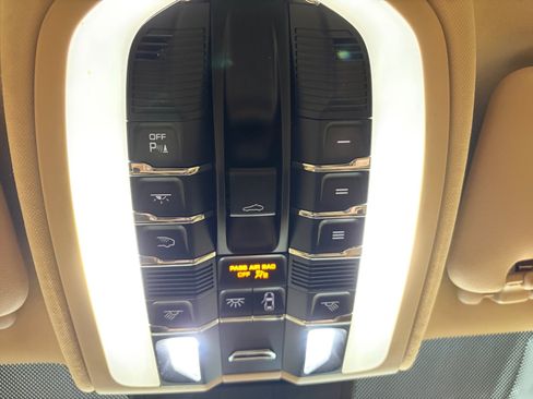 Used 2014 Porsche Cayenne Diesel AWD/4WD image 37