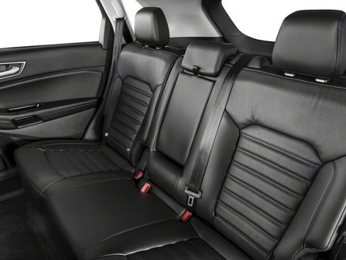 Used 2018 Ford Edge Titanium w/ Equipment Group 301A AWD/4WD image 15