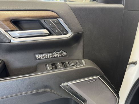 Used 2022 Chevrolet Silverado 1500 High Country w/ High Country Premium Package AWD/4WD image 6