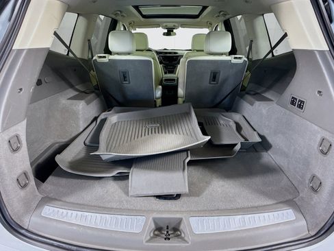 Used 2023 Cadillac XT6 Premium Luxury w/ LPO, Floor Liner Package AWD/4WD image 26