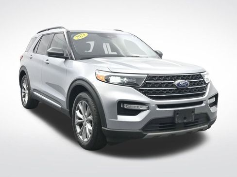 Used 2023 Ford Explorer XLT w/ Equipment Group 202A RWD image 3