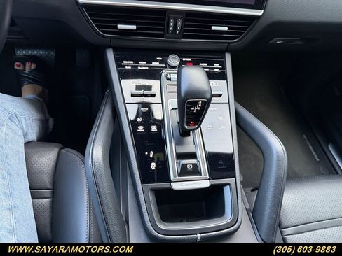 Used 2021 Porsche Cayenne Coupe image 33