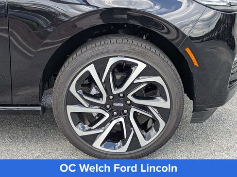 Certified 2026 Lincoln Navigator Reserve AWD/4WD image 17