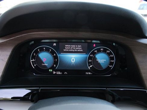 Certified 2025 Volkswagen Atlas SE image 17