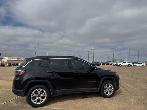 Used 2025 Jeep Compass Latitude image 24