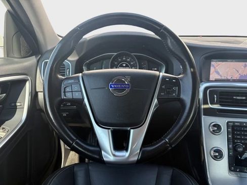 Used 2018 Volvo S60 T5 Dynamic image 27