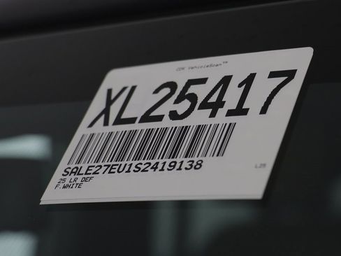 Used 2025 Land Rover Defender 110 X-Dynamic SE image 26