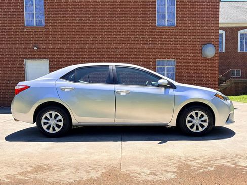 Used 2016 Toyota Corolla L FWD image 3
