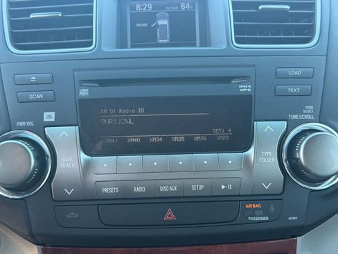 Used 2012 Toyota Highlander Limited w/ Tow Pkg AWD/4WD image 26