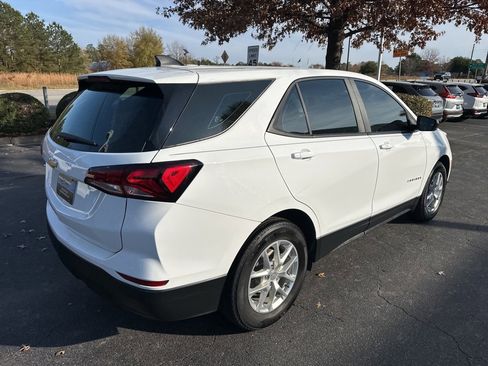 Used 2022 Chevrolet Equinox LS image 3
